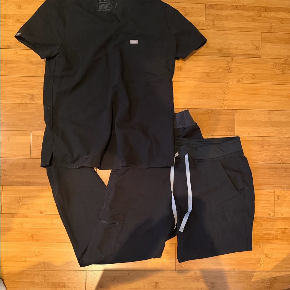 Figs Black Scrub Set